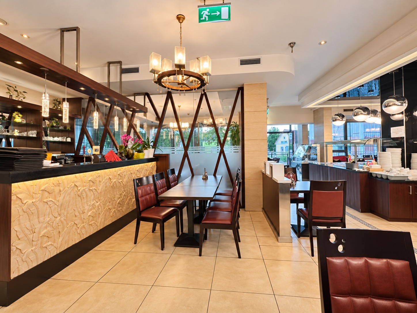 Counter, tables and buffet at Chinesische Mauer restaurant